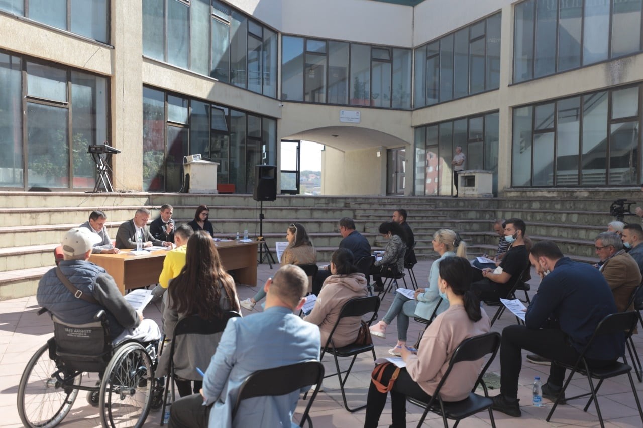Debatet publike mes qytetarëve dhe kandidatëve për Kryetar Komune në Skenderaj