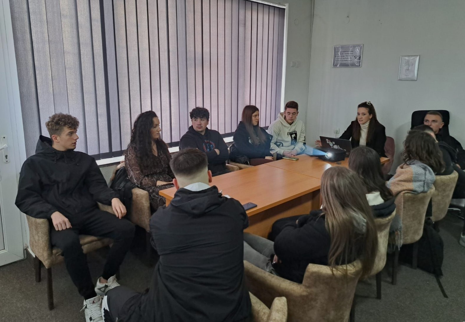 Organizovanje informativnih sesija sa mladima iz Opštine Gračanica